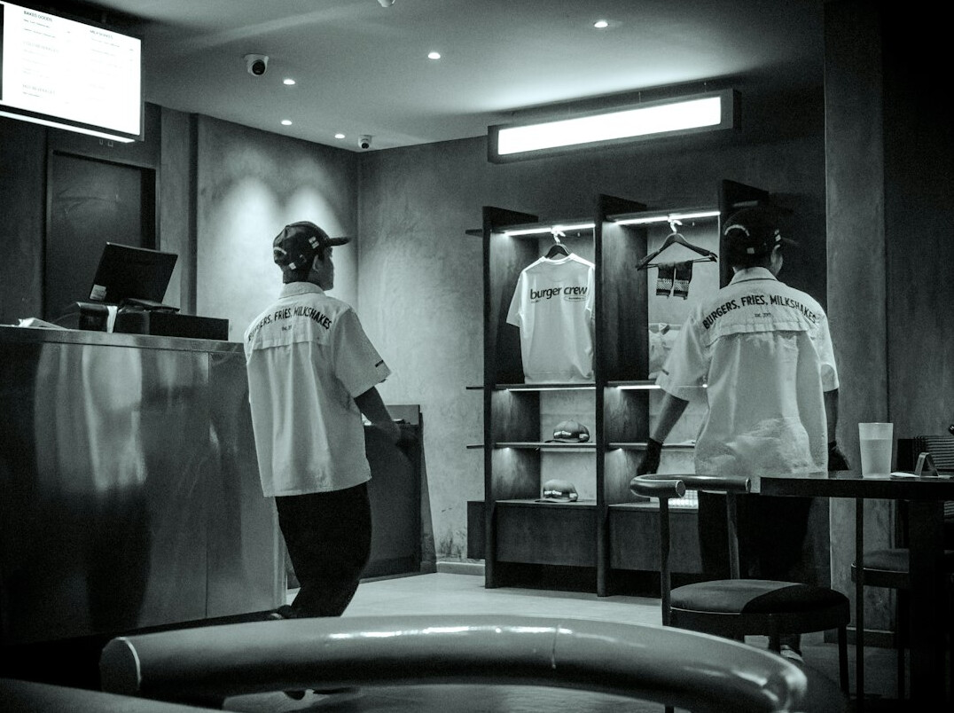 store detective monitoring